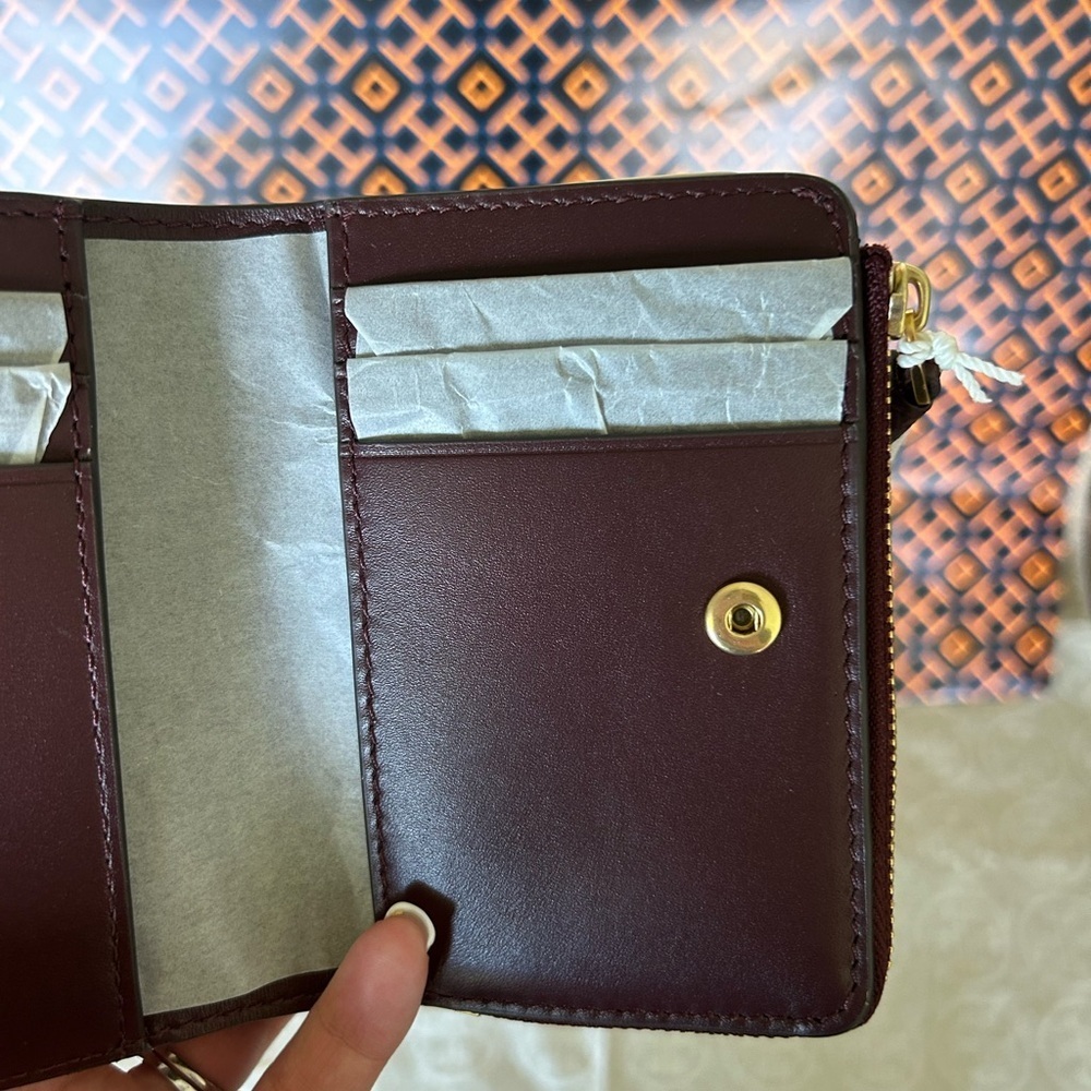 Tory Burch McGraw Bifold Wallet Wine - Picture 6 of 13